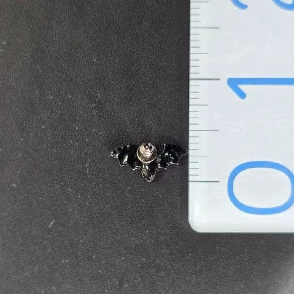 🎃 Vintage-style Black Bat Stud Earrings‎ (NWOT)